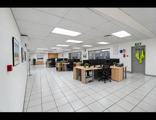 4,060M² WAREHOUSE TO LET IN LASER PARK